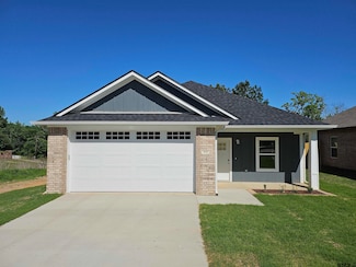 614 N Commerce St, Overton, TX 75684