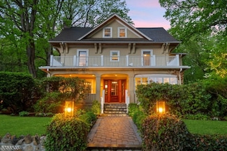 34 Crane Rd, Mountain Lakes, NJ 07046