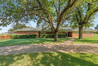 300 Terrace Dr, Watonga, OK 73772
