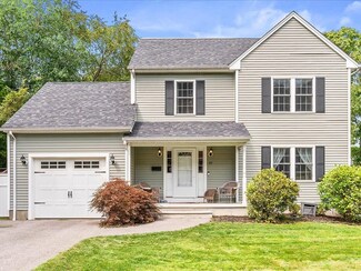 39 Colfax St, Warwick, RI 02886