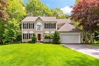 110 Fieldstone Ln, Saunderstown, RI 02874
