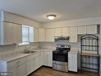 186 Hampshire Rd, Sicklerville, NJ 08081