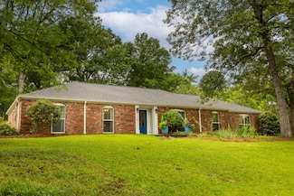 121 Edgewood Dr, Starkville, MS 39759