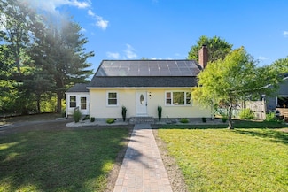 6 Sparrow Dr, Springfield, MA 01119