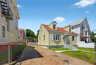 111 Cleveland St, Pawtucket, RI 02860