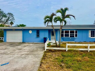 17595 1st St E, Redington Shores, FL 33708