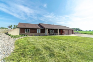 8015 E Anderson Rd, Churubusco, IN 46723