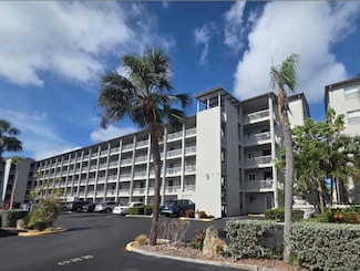 3454 Lake Bayshore Dr Unit 420, Bradenton, FL 34205