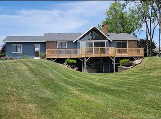 429 Edgewater Ct, Coldwater, MI 49036