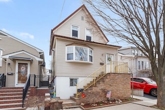 774 8th St, Secaucus, NJ 07094