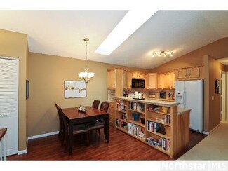 1056 1056 Pond View Ct, Vadnais Heights, MN 55127