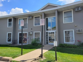 910 6th St S Unit 4, Hopkins, MN 55343