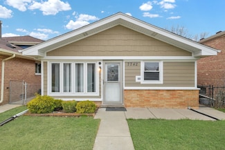 7742 Moody Ave, Burbank, IL 60459