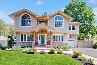 10 Melview Ct, Melville, NY 11747
