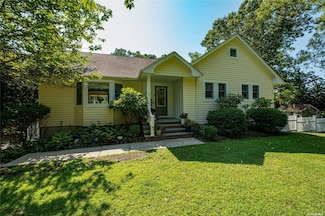 4 Night Heron Dr, Stony Brook, NY 11790