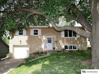 6204 N 68th St, Omaha, NE 68104
