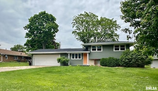 9111 N Pine Tree Rd, Peoria, IL 61615