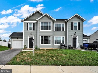 2633 Brownstone Dr, Dover, PA 17315