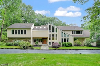 86 Underrock Rd, Sparta, NJ 07871