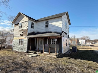 317 Elm St, Correctionville, IA 51016