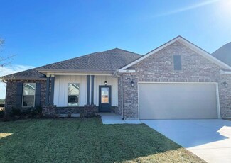 68 Bon Amie Dr, Freeport, FL 32439