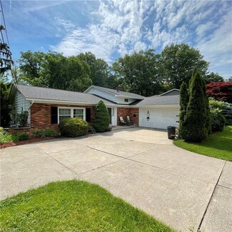 7693 Edgewood Ln, Seven Hills, OH 44131