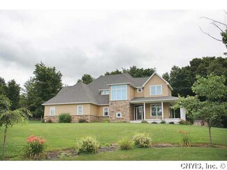 30 Stone Ridge Dr, Oswego, NY 13126
