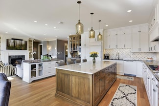 935 Lake St E Unit 302, Wayzata, MN 55391