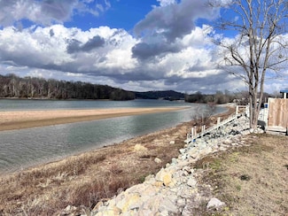 2687 Hardin Bottom River Rd, Clifton, TN 38425