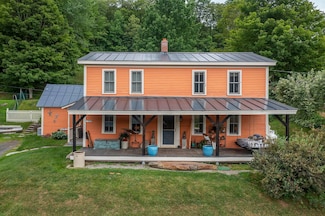 7873 Pomfret Rd, North Pomfret, VT 05053