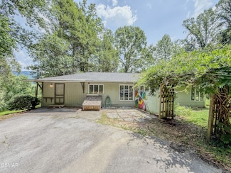2620 Wears Valley Rd, Sevierville, TN 37862
