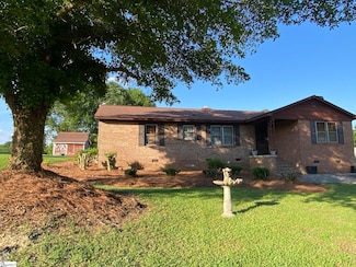 67 Horseshoe Dr, Clinton, SC 29325