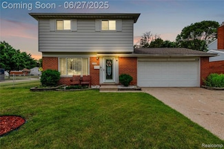 8798 Lozen Dr, Sterling Heights, MI 48313