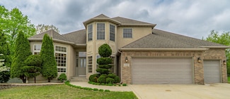 8592 Ventura Trails Dr, Saint John, IN 46373