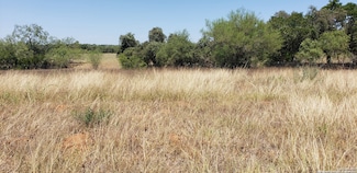 715 County Road 405, Floresville, TX 78114