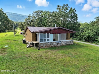 1011 Frank Thornton Rd, Dandridge, TN 37725