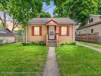 1013 Queen St, Lansing, MI 48915