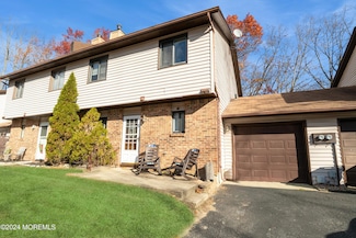 15 Swan Rd, Howell, NJ 07731