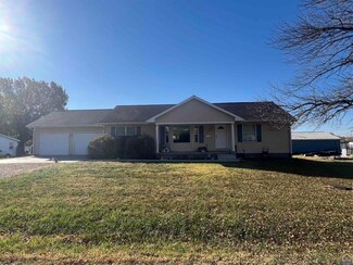 31 Holliday St, Osage City, KS 66523