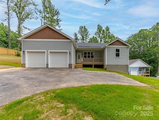 62 Smokey Quartz Ln, Flat Rock, NC 28731