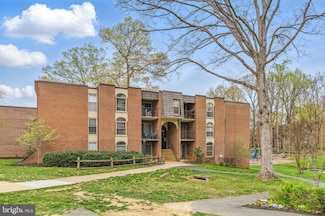 3328 Woodburn Village Dr Unit 23, Annandale, VA 22003