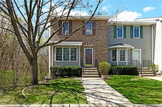 5258 Meredith Dr, Des Moines, IA 50310