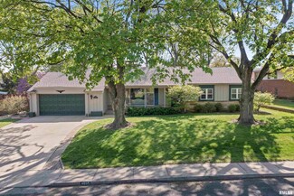 4035 N Brookmont Rd, Peoria, IL 61614