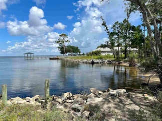 957 Dolphin Rd, Milton, FL 32583