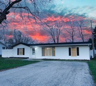 123 Errett Rd, Rochelle, IL 61068