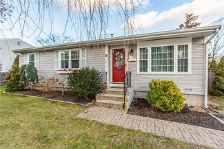 100 Cornell St, Cranston, RI 02920