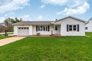 115 E 7th St, Gridley, IL 61744