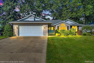 3901 Oak Hills Cir, Port Huron, MI 48060