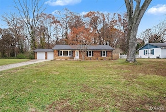 43 Harmon Dr, Lebanon, IL 62254