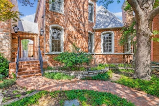 7861 Caruth Ct, Dallas, TX 75225